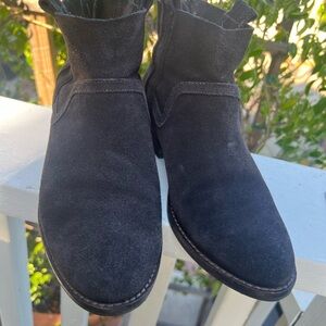 Dolce Vita Black Ankle Boots Sleek Suede Design Women's Size 6 Color Brown